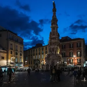 nel-cuore-di-napoli.hotels-amalfi.com/